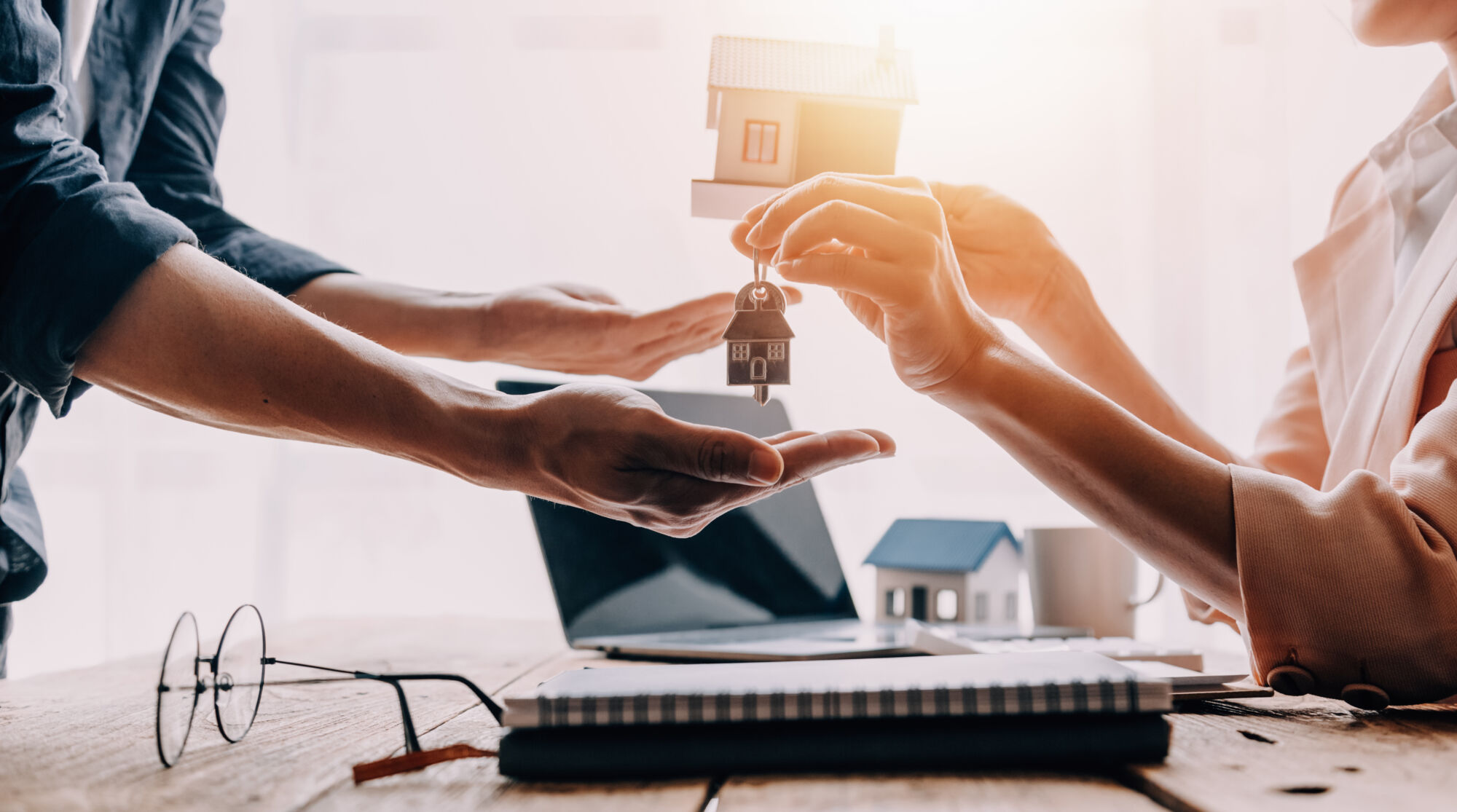 Real estate broker agent presenting and consult to customer to d Benefits of a Real Estate Agent